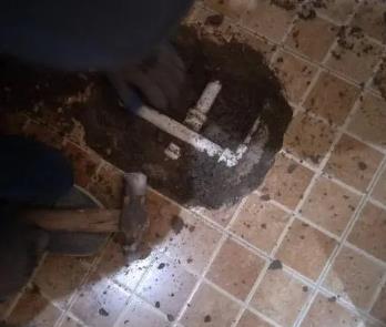 九寨沟卫生间漏水维修公司为您分享下卫生间渗水如何处理及注意事项